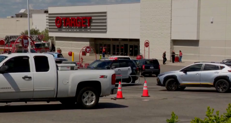 Tiroteo en un estacionamiento en Texas deja tres muertos y varios heridos: sospechoso está detenido