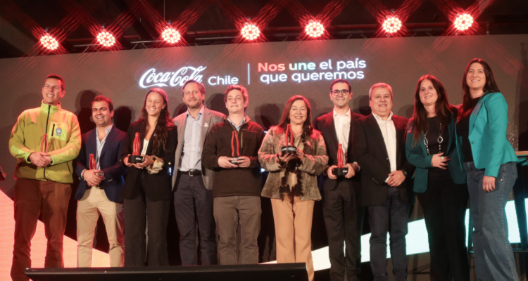 Coca-Cola presenta estudio sobre impacto territorial en Chile: destaca creación de empleos y reciclaje