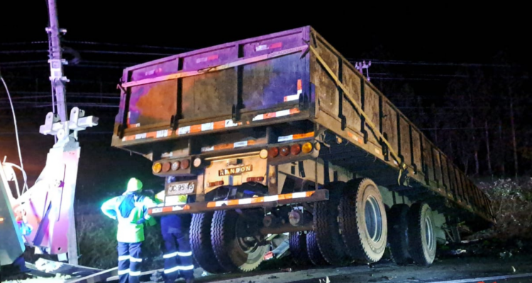 Colisión de camiones en San Carlos