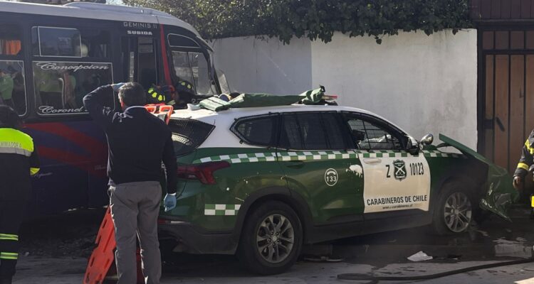 Colisión de patrulla con microbús en Lota