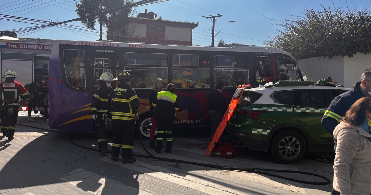 Colisión patrulla microbús en Lota