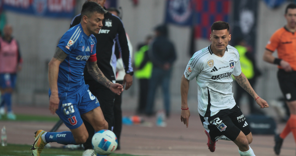 Colo Colo y La U enfrentándose en Liga de Primera