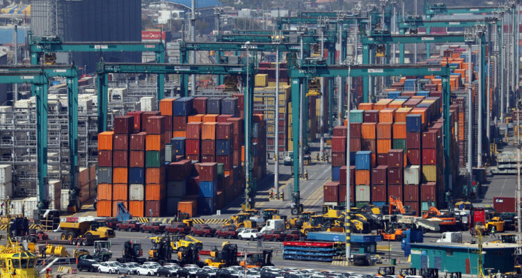 ¿Volver al 4%? Últimas cifras reforzarían esperanzas de mayor crecimiento económico en Chile