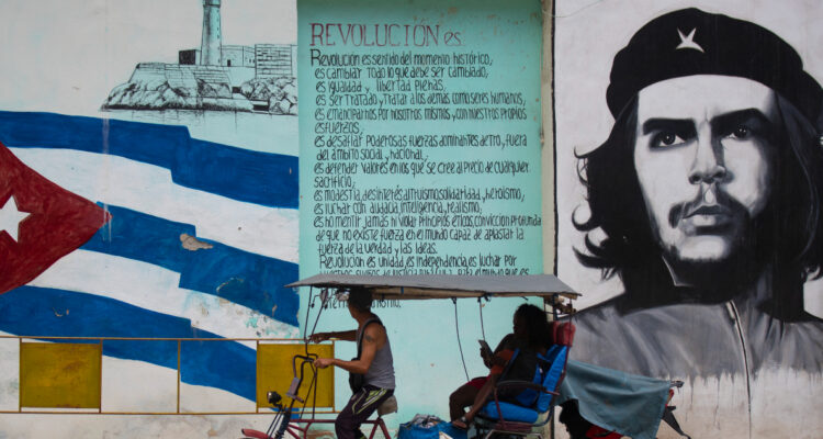 Sin precedentes: Cuba sigue adoptando el uso del dólar y su moneda nacional se deprecia más de 1.500%