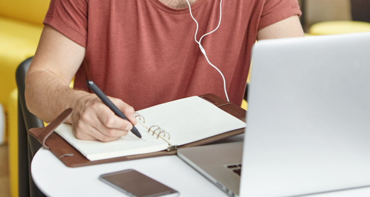 PUCV lanza 31 cursos gratuitos y abiertos a la ciudadanía: revisa cuáles son y cómo acceder