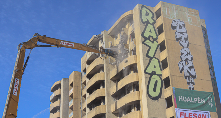 Damnificados de edificio del 27/F acuden a la Corte por indemnización que debe pagar Talcahuano