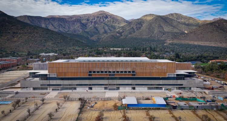 Universidad Católica prepara estreno del Claro Arena.