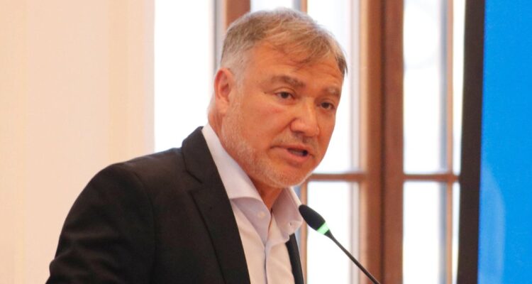 Jefe de gabinete de delegado Yanino Riquelme presenta su renuncia tras ser denunciado por Ley Karin