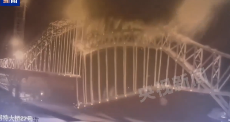 derrumbe de puente en China