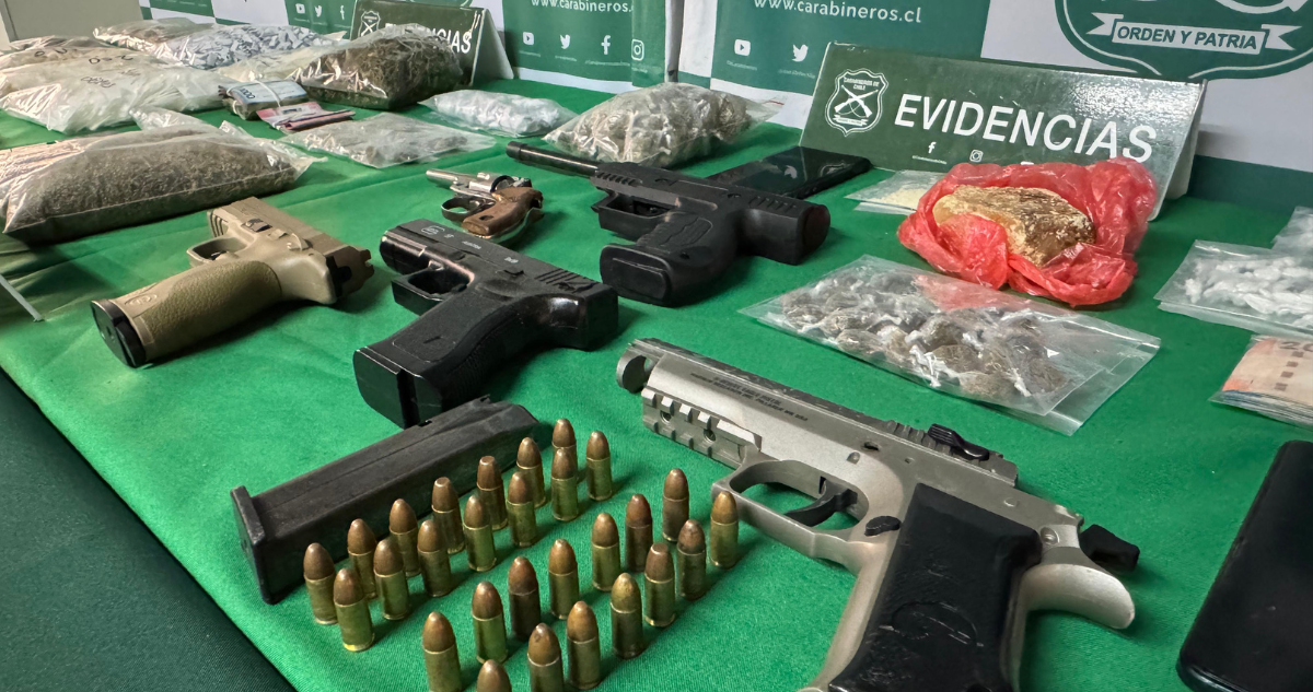 Detienen a 8 personas con drogas, dinero, armamento y municiones en Pudahuel.