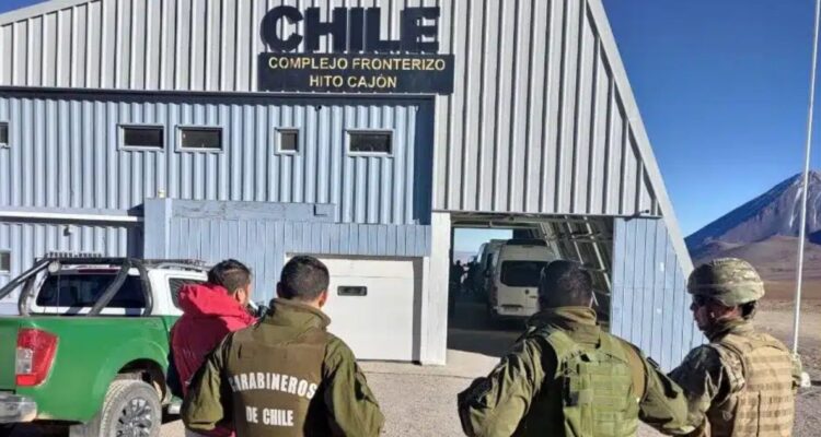 Detienen a seis presuntos policías bolivianos en sector fronterizo de la región de Antofagasta