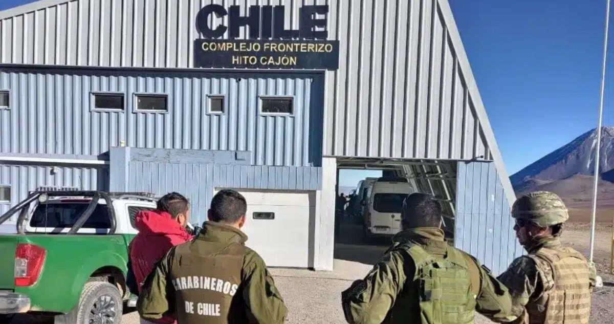 Detienen a seis presuntos policías bolivianos en sector fronterizo de la región de Antofagasta