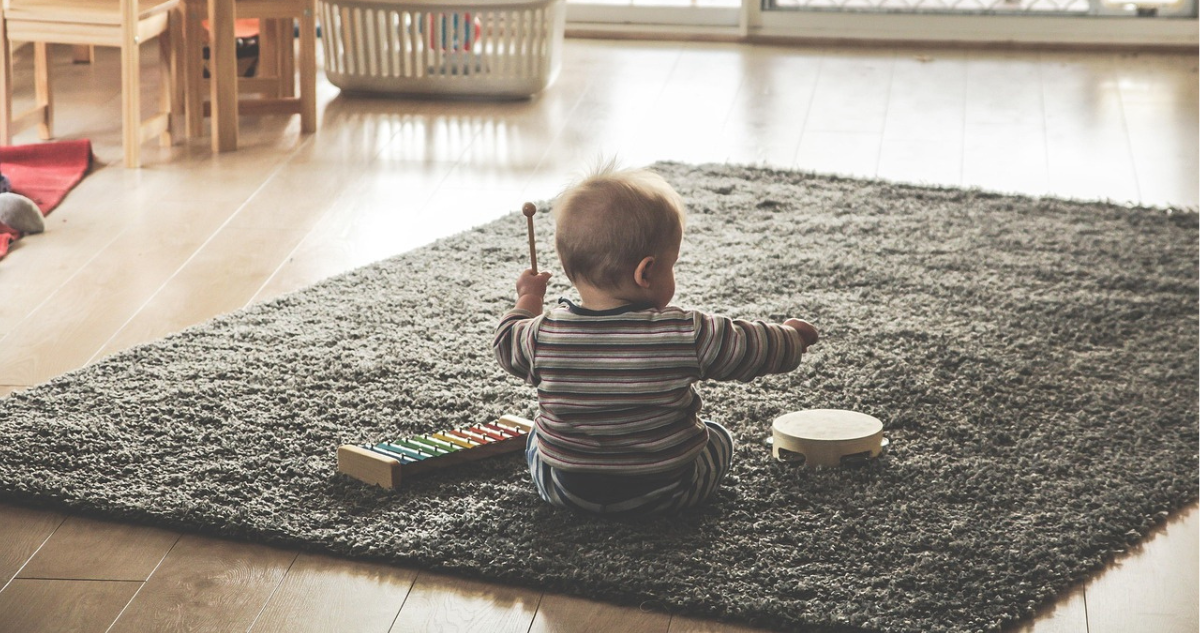 Niño jugando