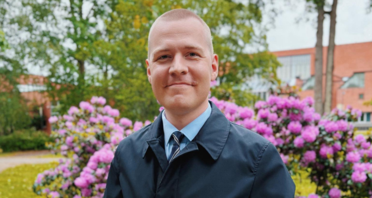 El diputado finlandés Eemeli Peltonen