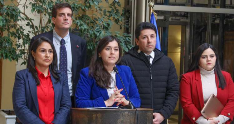 Diputados presentan proyecto para prohibir cirugías de cambio de sexo y hormonización en menores