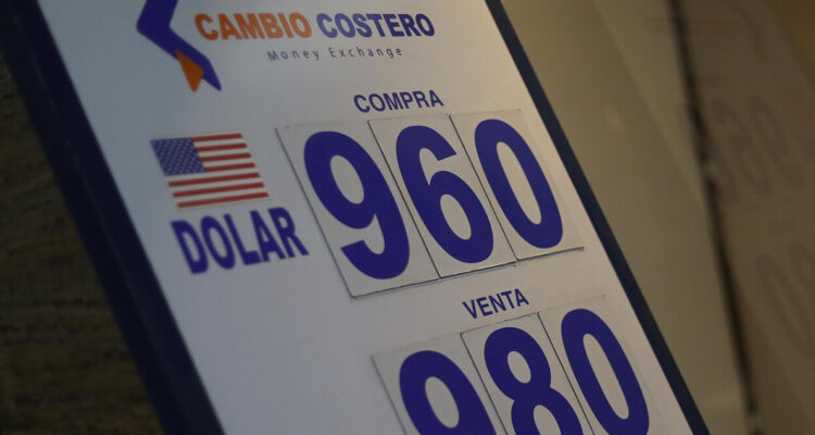 Dólar repunta tras un dato de inflación al productor en EEUU mayor a lo esperado