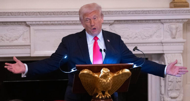 Trump amenaza con subir aranceles a la Unión Europea si no invierten US$600 mil millones en EEUU