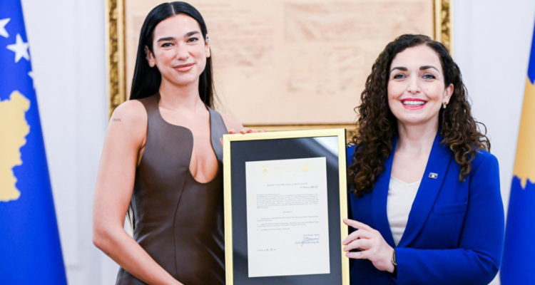 Dua Lipa recibió la ciudadanía de Kosovo por su labor social en el país