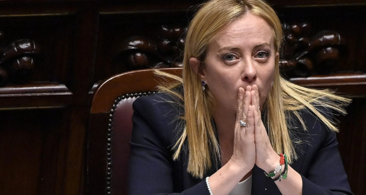 Indignación en Italia por sitio porno con fotos manipuladas de mujeres de alto perfil, incluida Meloni