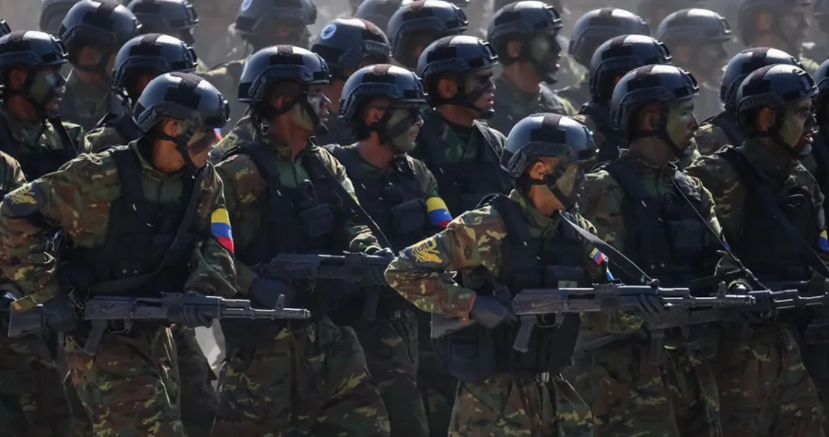 Régimen de Maduro anuncia el despliegue de 15.000 militares en la frontera con Colombia