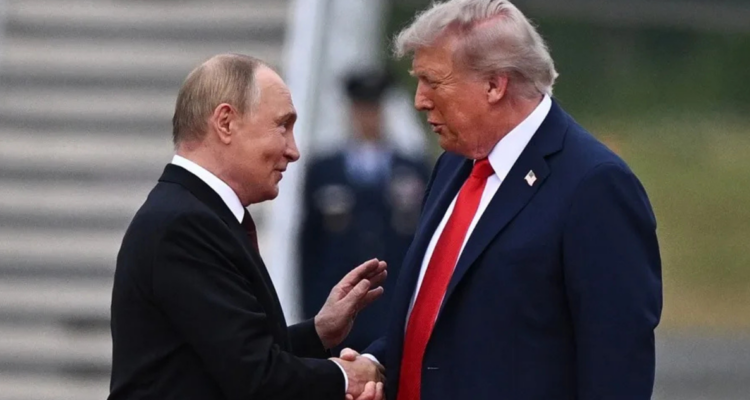 Casa Blanca asegura que Putin prometió a Trump que se reunirá con Zelenski pronto