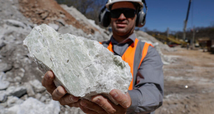 El apetito por el litio a nivel mundial convierte a un tranquilo valle de Brasil en “El Dorado”