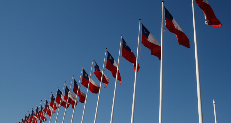 Análisis crítico de la polarización política en Chile y sus efectos en la democracia, las elecciones presidenciales 2025 y la representación ciudadana