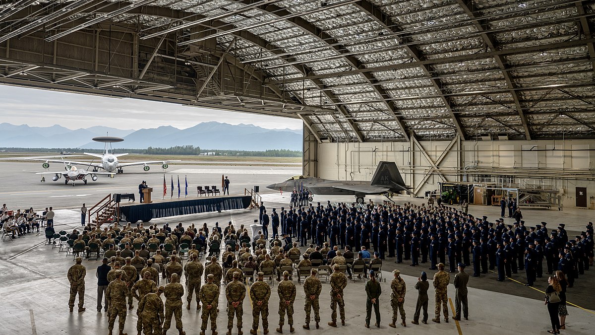 Ceremonia en la base Elmendorf-Richardson el 15 de julio de 2022 