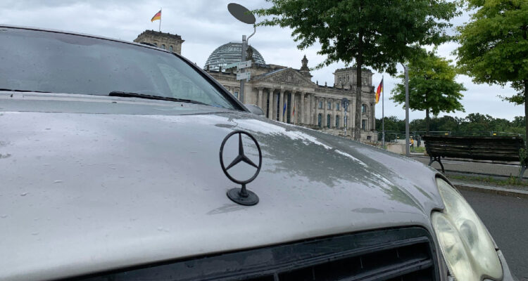 Empleo en Alemania sigue “estancado en la crisis”: fabricantes de autos son quienes más cortan empleos