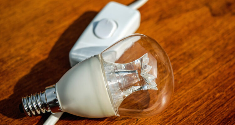 Inflación de la OCDE repunta ante alza de la energía: reportan que en Chile bajó tres décimas, a 4,1%