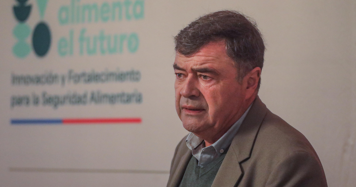Esteban Valenzuela sale del Ministerio de Agricultura tras descuelgue del FRVS de lista oficialista