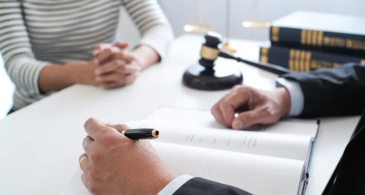 Estudio de abogados lanza servicio de atención digital: busca acercar servicios legales a todo el país