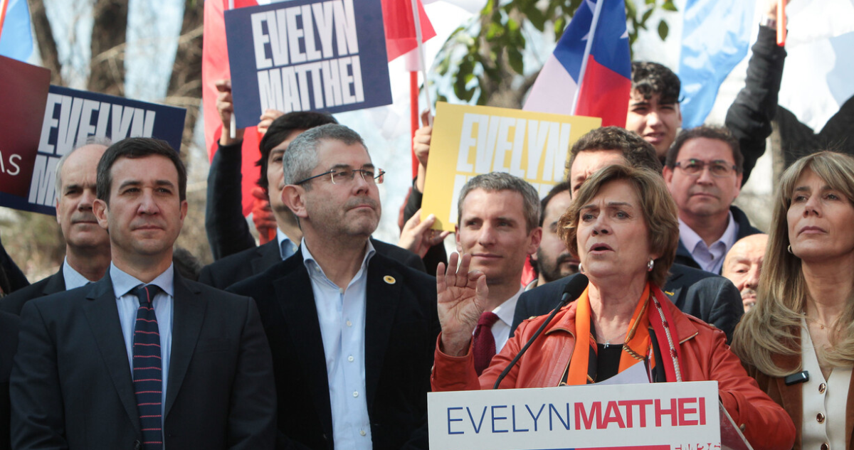 Matthei inscribe candidatura y pacto electoral entre Chile Vamos y Demócratas ante el Servel