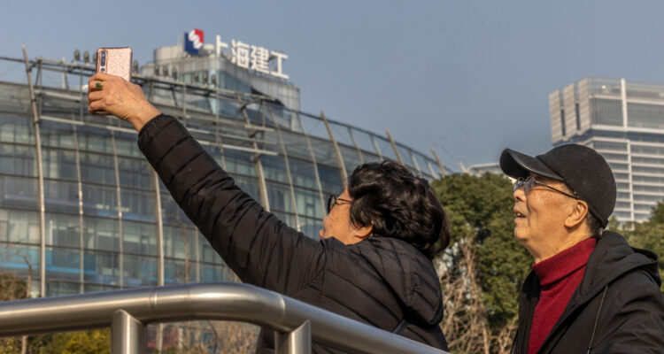 El gigante chino Evergrande ya no será parte de la Bolsa de Hong Kong por no cumplir ningún requisito