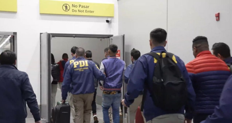 Expulsan a 65 extranjeros con destino a Colombia y República Dominicana