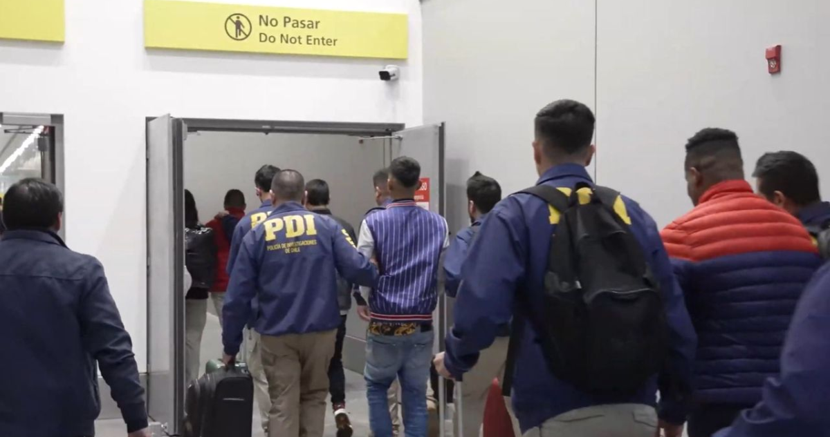 Expulsan a 65 extranjeros con destino a Colombia y República Dominicana