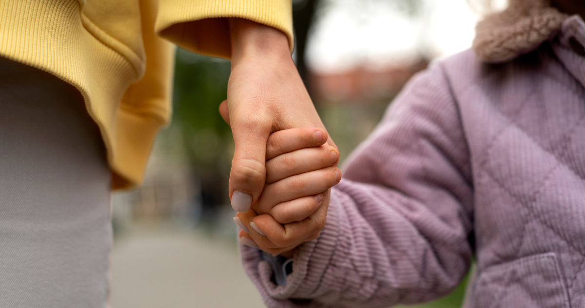 Quiénes pueden ser familias de acogida y cuáles son los requisitos: hay más de 5 mil menores esperando