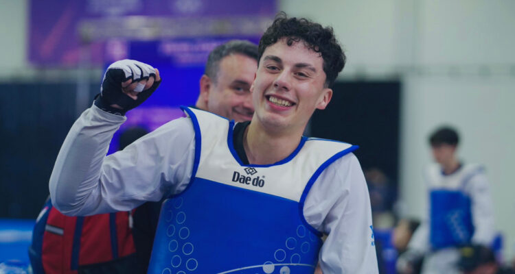 Felipe Olivero in action for Team Chile.