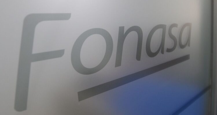 Fonasa lanza consulta para licitar nueva modalidad de cobertura e incluye al mercado internacional