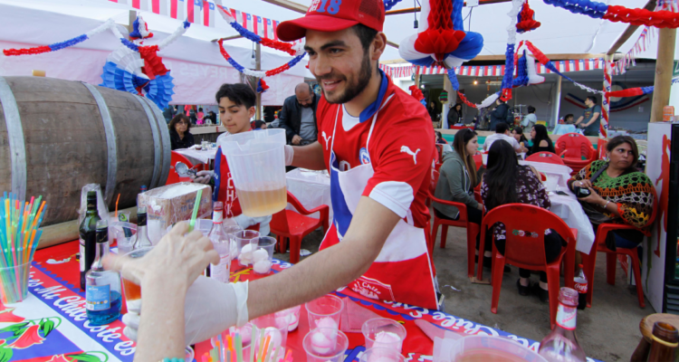 ¿Sacarán cuentas alegres? Conoce las fondas que tendrá el Gran Santiago por las Fiestas Patrias 2025