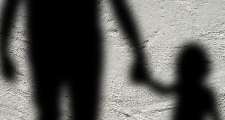 Formalizan a sujeto acusado de sustraer a niña de 2 años en Quillón y trasladarla a Colombia