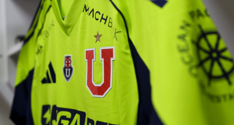 Fotografía de contexto de camiseta de La U