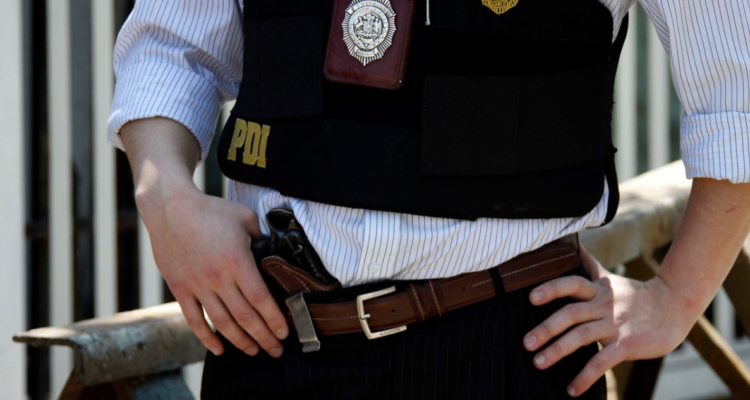 Funcionario de la PDI repele a tiros asalto mientras se trasladaba con su familia en Peñalolén