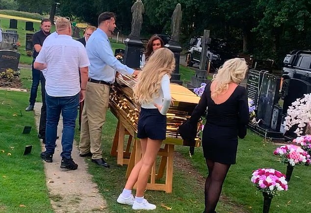 Ataúd de oro y caravana de Rolls-Royce: el ostentoso funeral que tuvo empresario gitano en Reino Unido