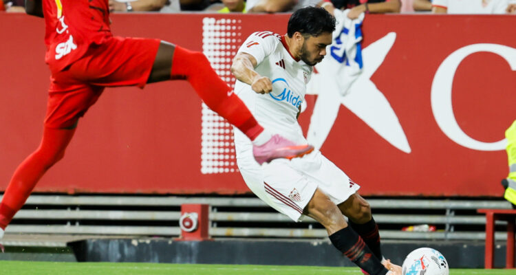 Gabriel Suazo jugando para Sevilla