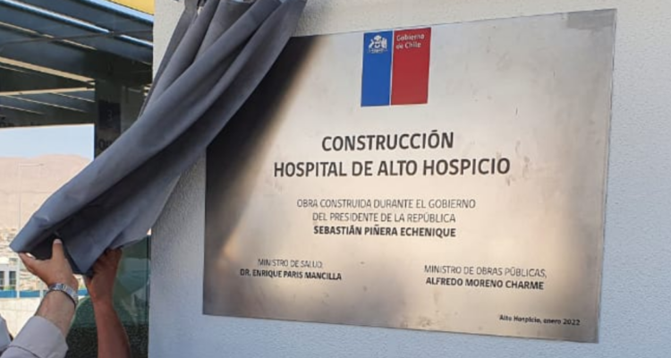 Gobierno desmiente a Ebenperger: Hospital de Alto Hospicio “no contaba con ningún tipo de placa”