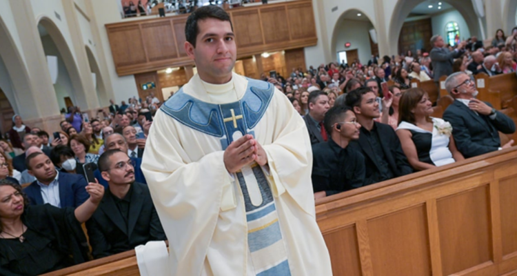 El padre Gustavo Santos