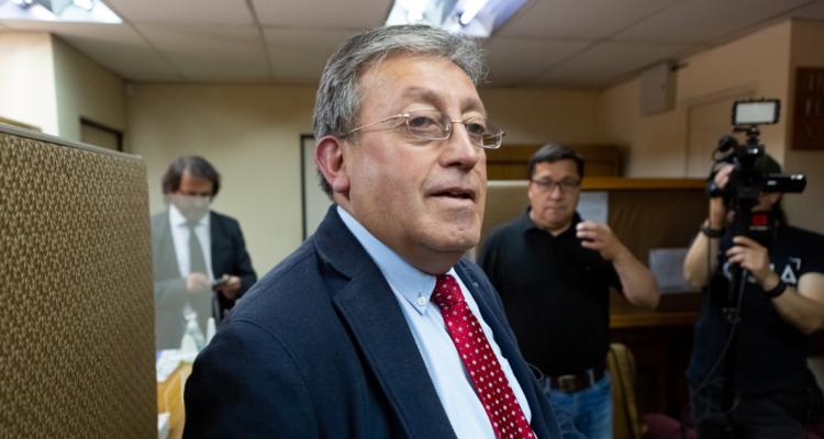 “Hasta el cuello”: exalcalde Paredes enfrenta problemas económicos y busca levantar restricciones