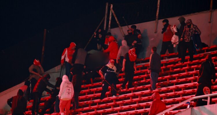 Hay 19 heridos y 97 detenidos: entregan identidades de hinchas de la “U” lesionados en Argentina