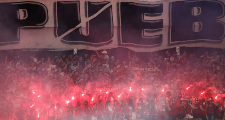 hinchada-de-colo-colo-en-el-estadio-monumental